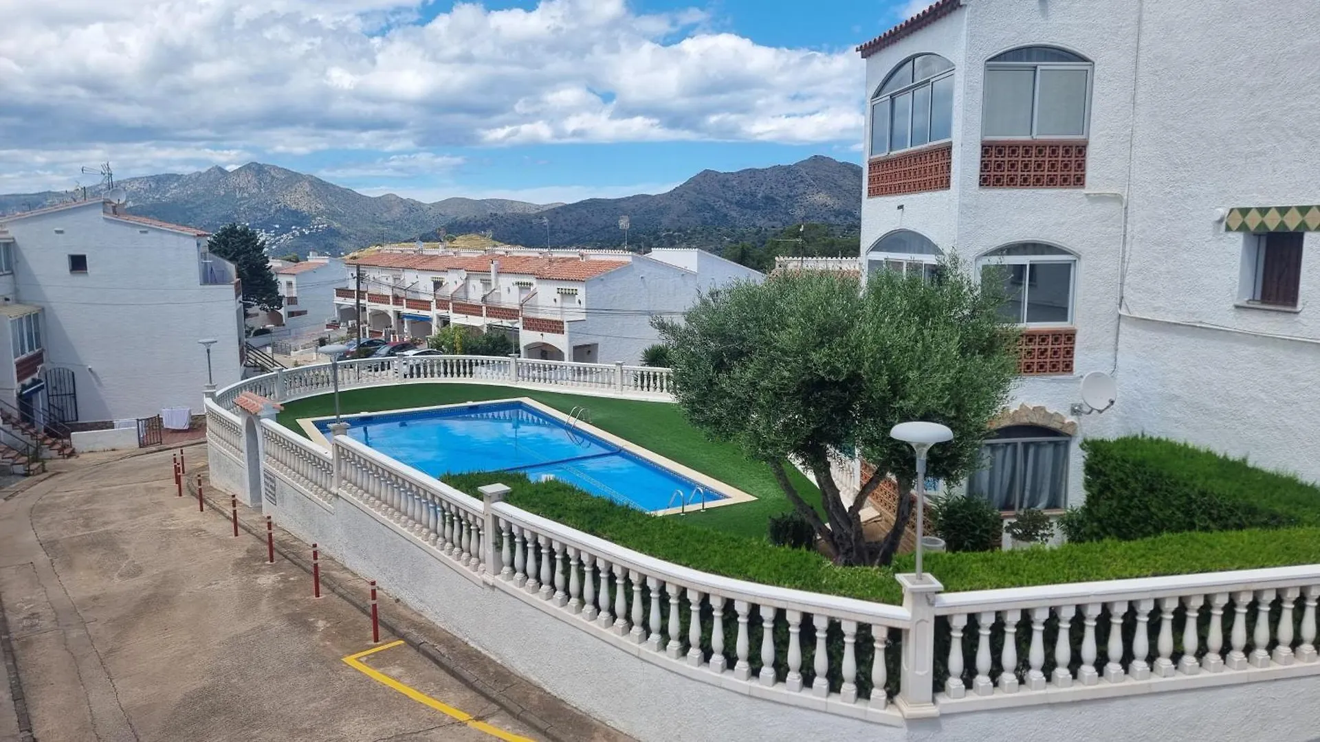 Casa vacanze Villa Cozy House With Sea Views, Terrace And Swimming Pool Roses